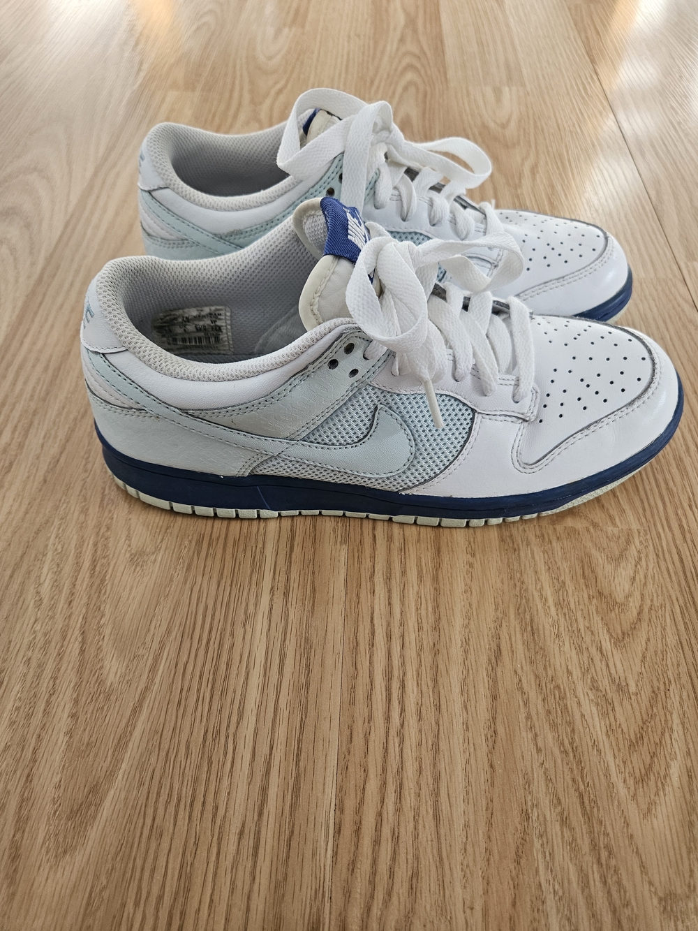 Nike Women’s Dunk Low Sneakers in White, Glacier Blue & Varsity Royal. Size 7.5 - Picture 3 of 6